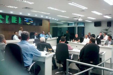 TPE de vereadores e assessores causa confusão na Câmara de Divinópolis por post em rede social